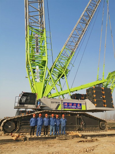 中聯(lián)QUY800順利完成龍?jiān)醇职壮秋L(fēng)機(jī)吊裝